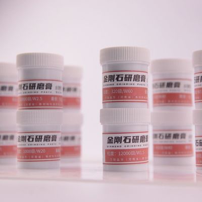 Pâte abrasive à haute humidification, soluble dans l'huile, destinée aux instruments de traitement 0,25-50 microns