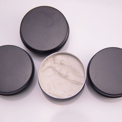 Poudre de pâte abrasive soluble dans l'eau pour le déblaiement de surface de métaux légèrement corrosifs