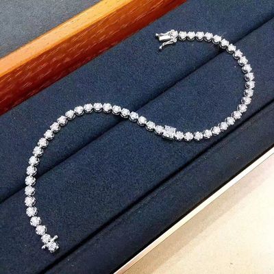 La forme ronde du bracelet en diamant de coupe de princesse est indispensable avec la monnaie américaine